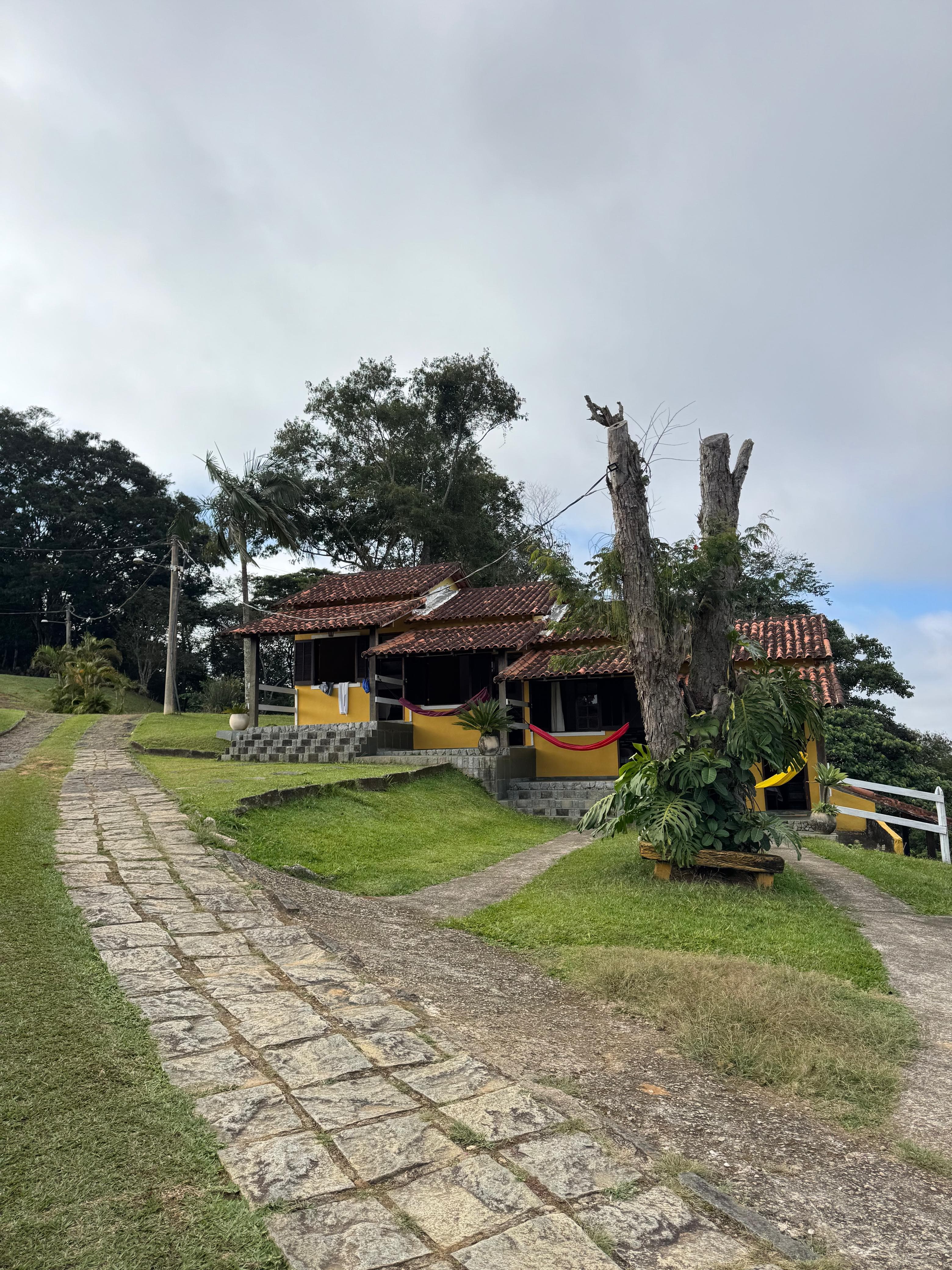 Varanda do chalé com redes na Pousada Chapadão