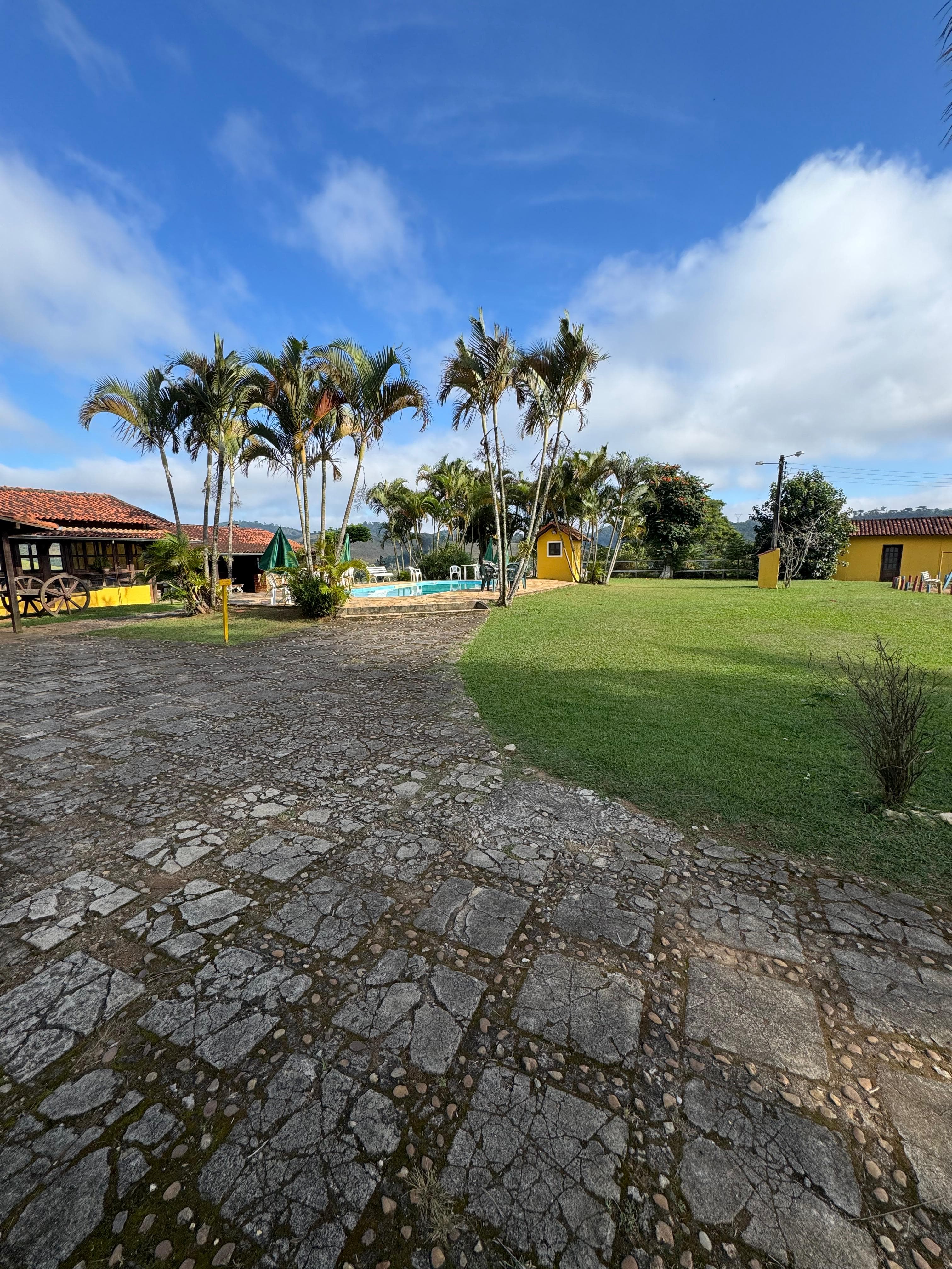 Vista aérea da piscina da Pousada Chapadão